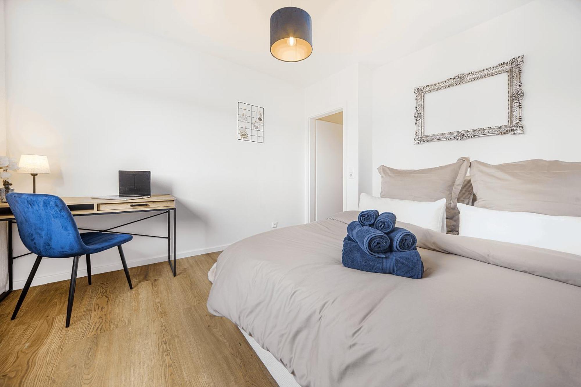 Excellence Deluxe Suite Mit Balkon & Stadtblick - Zentral An Der Messe Essen Luaran gambar